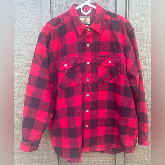 Field & Stream Red and Black Plaid Flannel Button Down Shirt - Picture 2 of 6